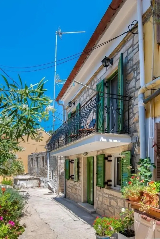 Loggos Couple Suite By Konnect