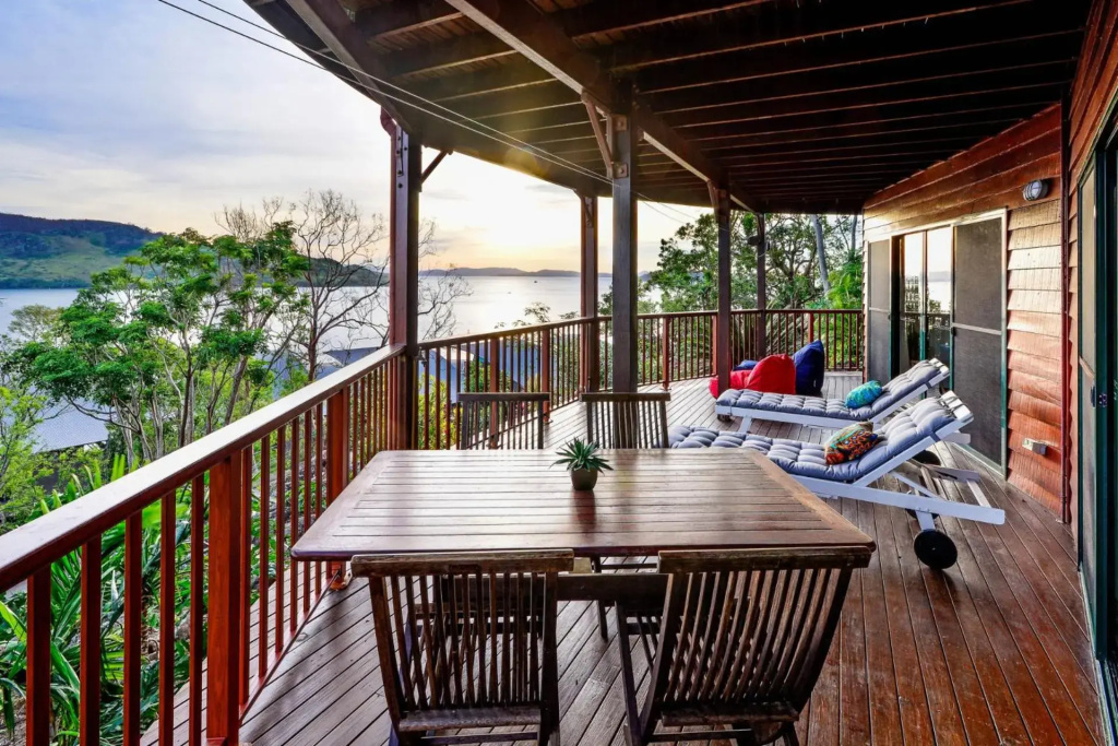 NEWLY BEAUTFULLY RENOVATED 16 The Casuarina - 3 Bedroom House With 180 Degree Ocean Views