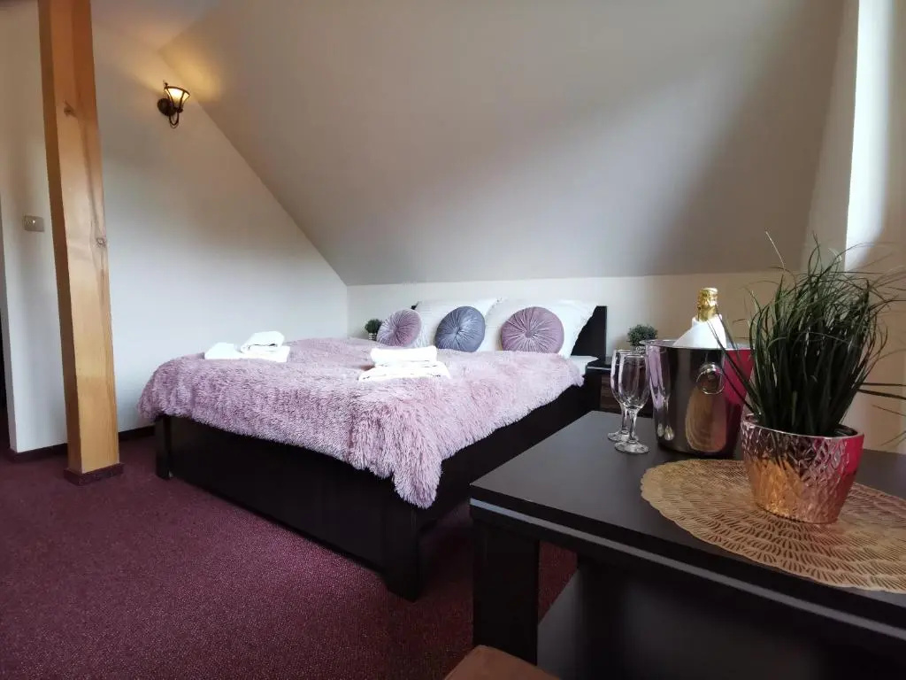 Standard Double room with balcony (full double bed)