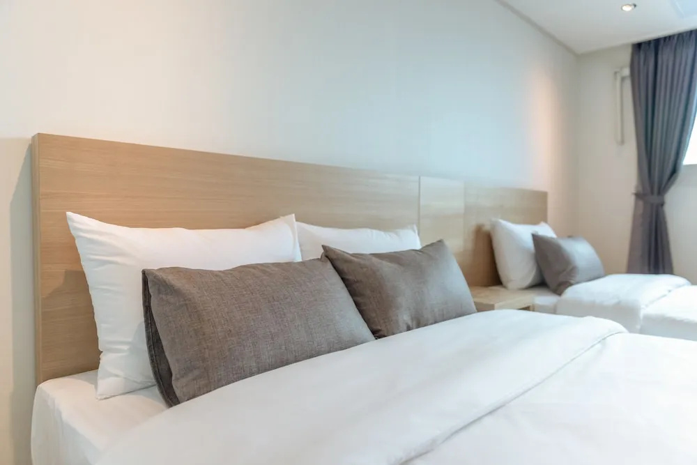 Standard room with partial ocean view