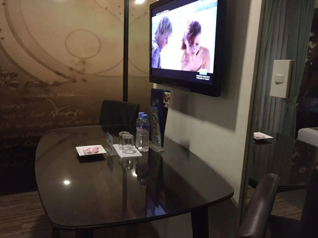 Icon Hotel Macapagal