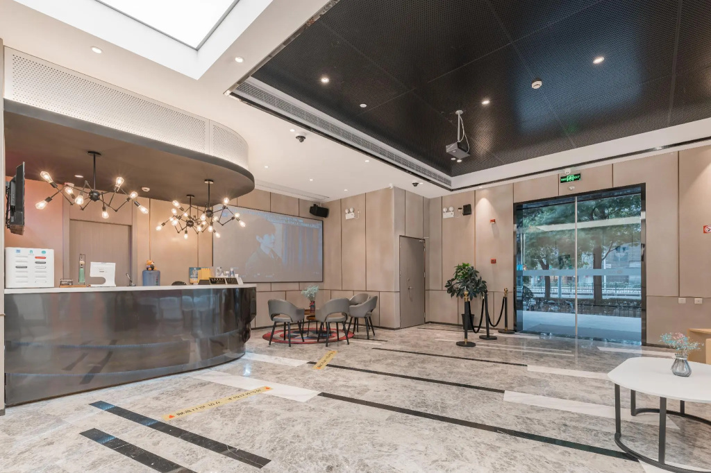 Lobby & Reception