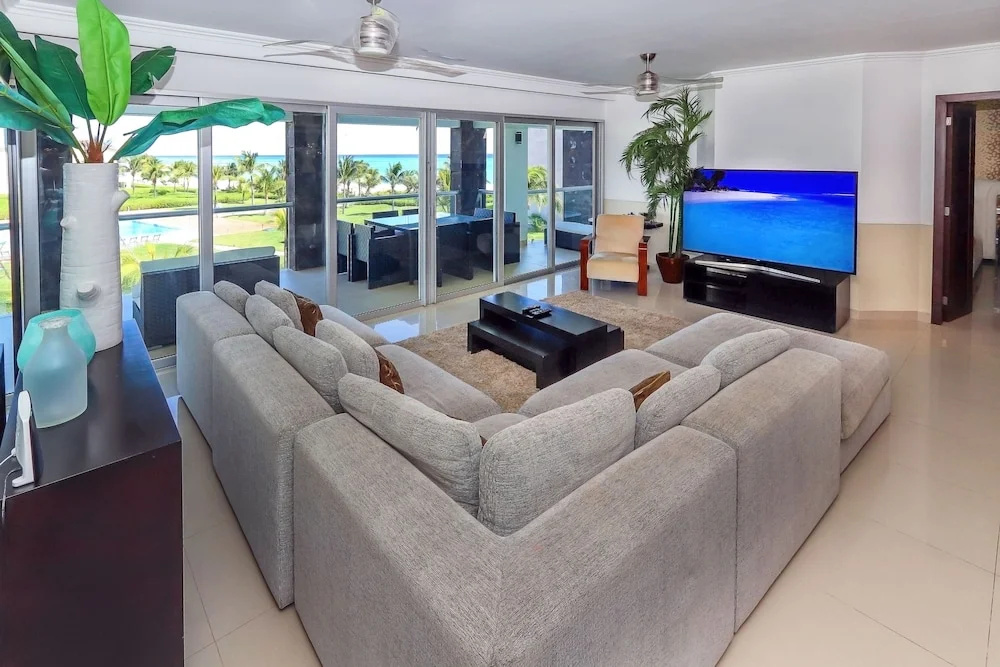Ocean View Condo - Christian