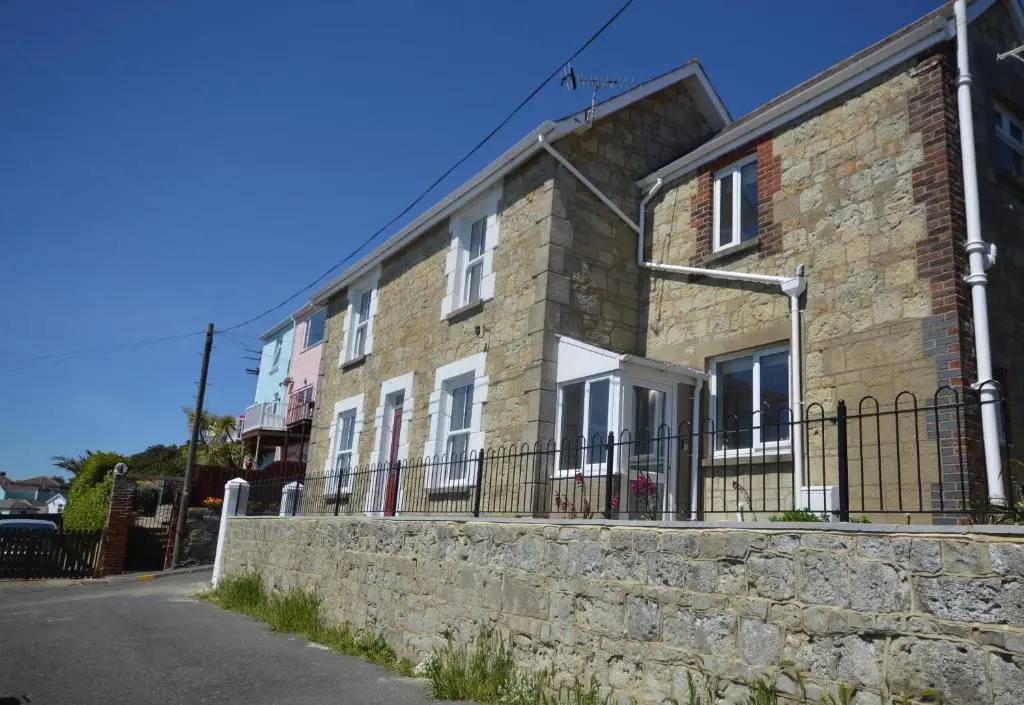 2 Bedrooms Cottage