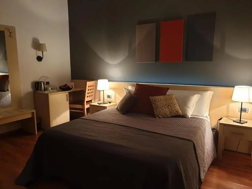 Deluxe Double room (full double bed)
