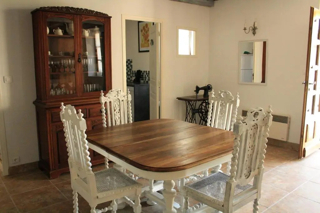 2 Bedrooms Villa