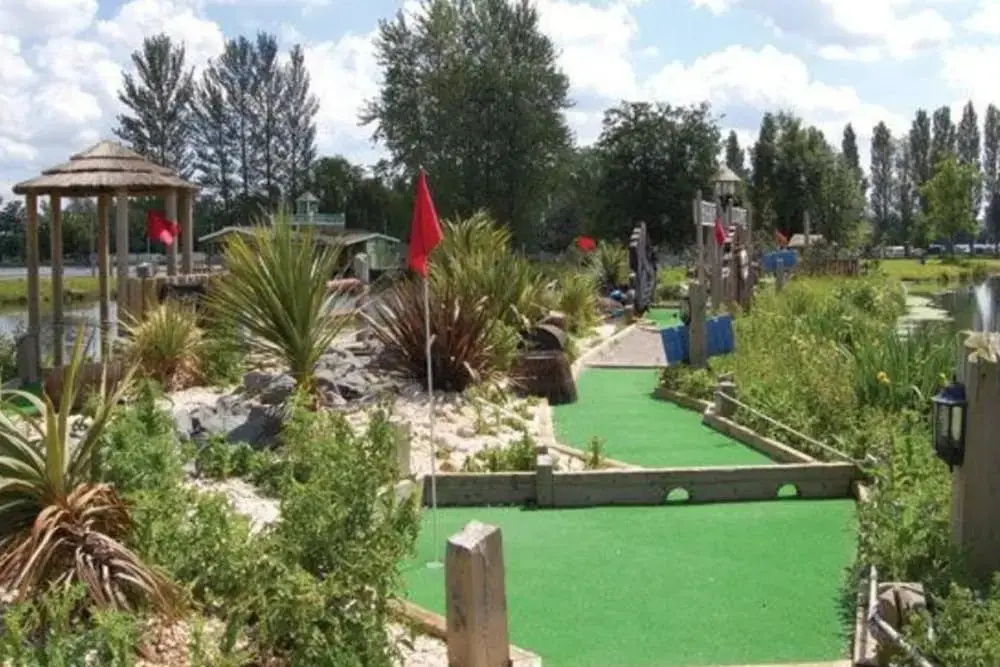 2 Bed Lodge Sleeps 6 -pets Ok -patio -free Parking
