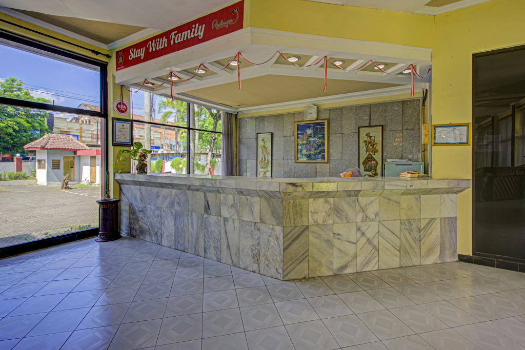 Lobby & Reception