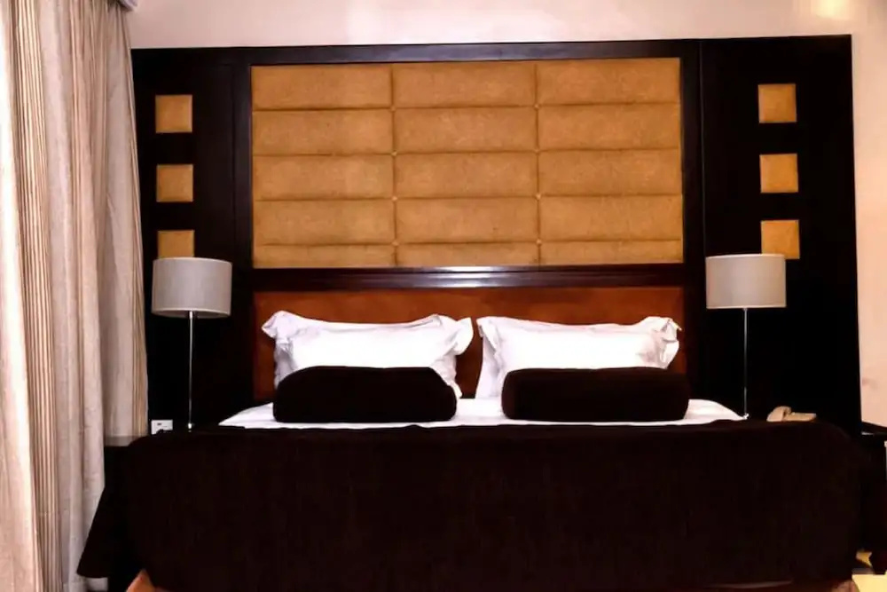 Owu Crown Hotel - Chambres