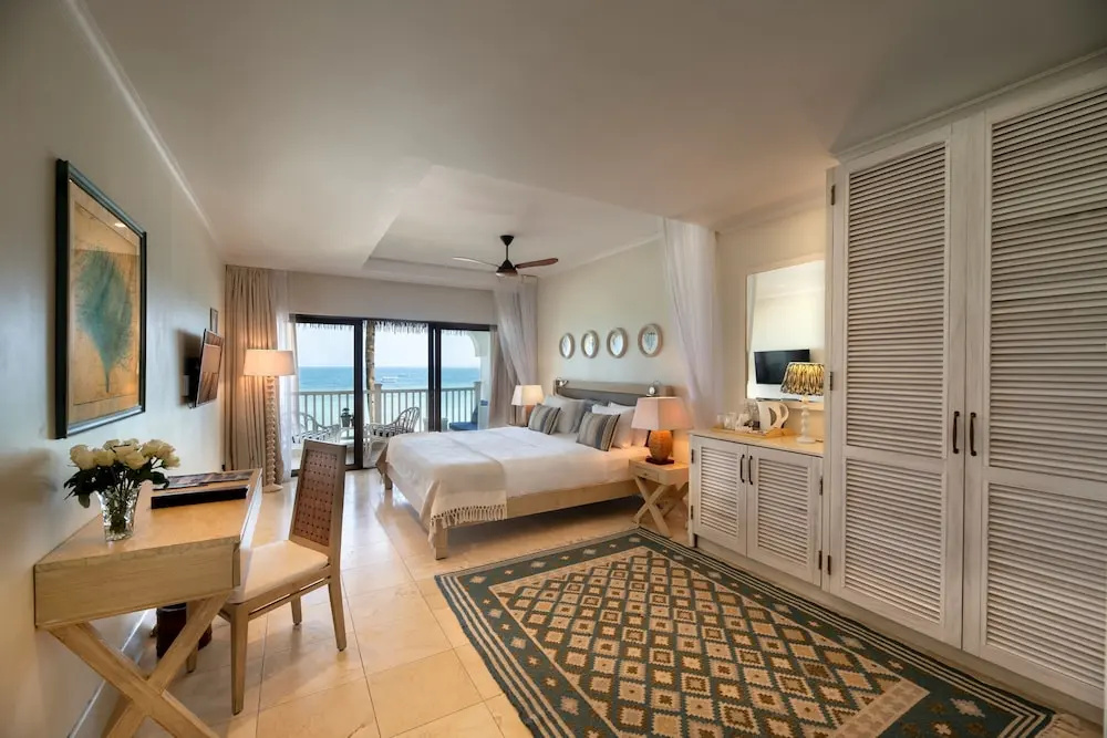 Deluxe Double room with balcony and with ocean view (full double bed)