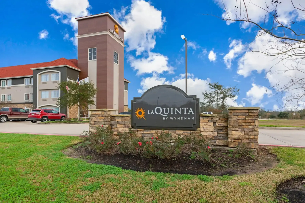 La Quinta Inn & Suites Bridge City