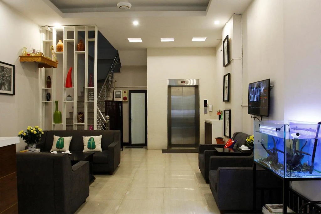 Lobby & Reception