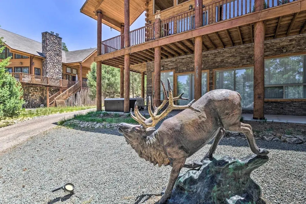 Quiet Ruidoso Cabin w/ Deck & Private Hot Tub