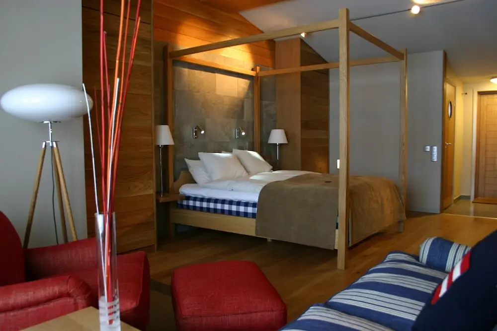 Deluxe Double room with lake view (full double bed)