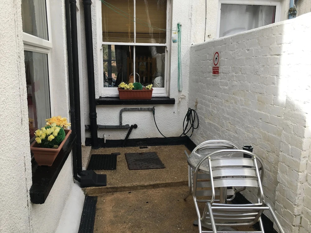 Homely 2- bed Apartment -ground Floor-sleeps 4