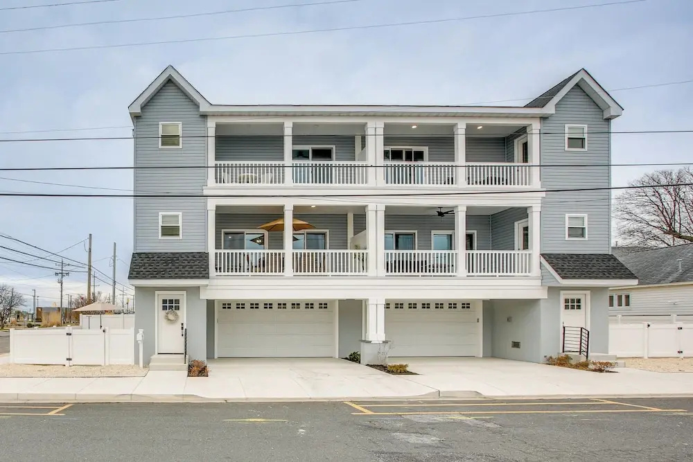 The Kraken Wildwood Townhome: 1/2 Mi to Beach!