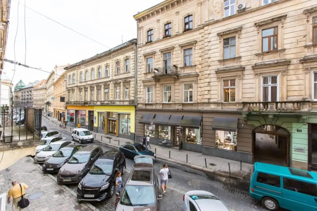 SoVA apartment str Gnatyuka 18