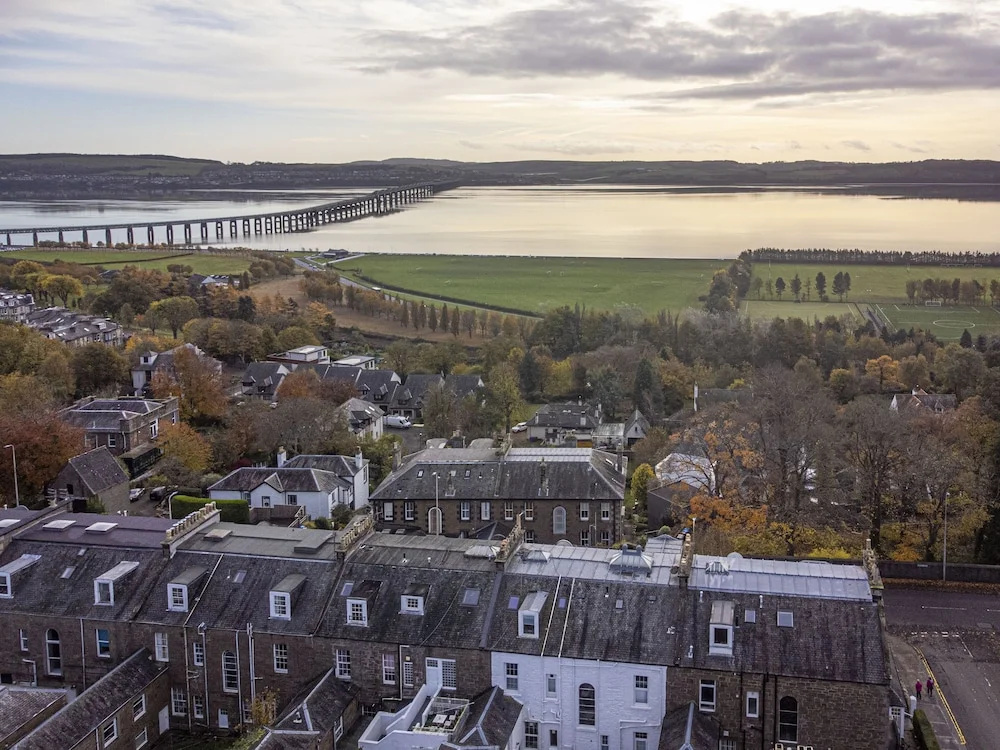Executive Double Suite with river view (full double bed)