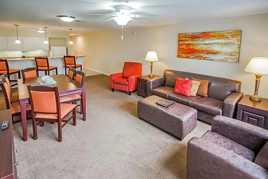 Surreys Grand Crowne Resort - Chambres