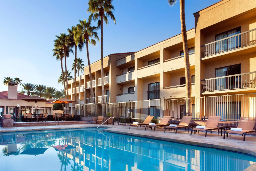 Courtyard Phoenix North by Marriott - 4