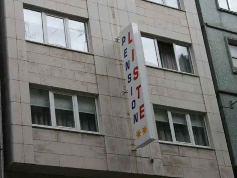 Hostal Liste