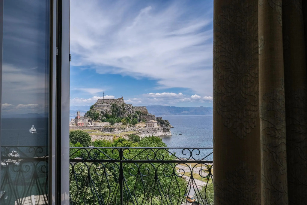 Cavalieri Hotel - Tap to explore photos