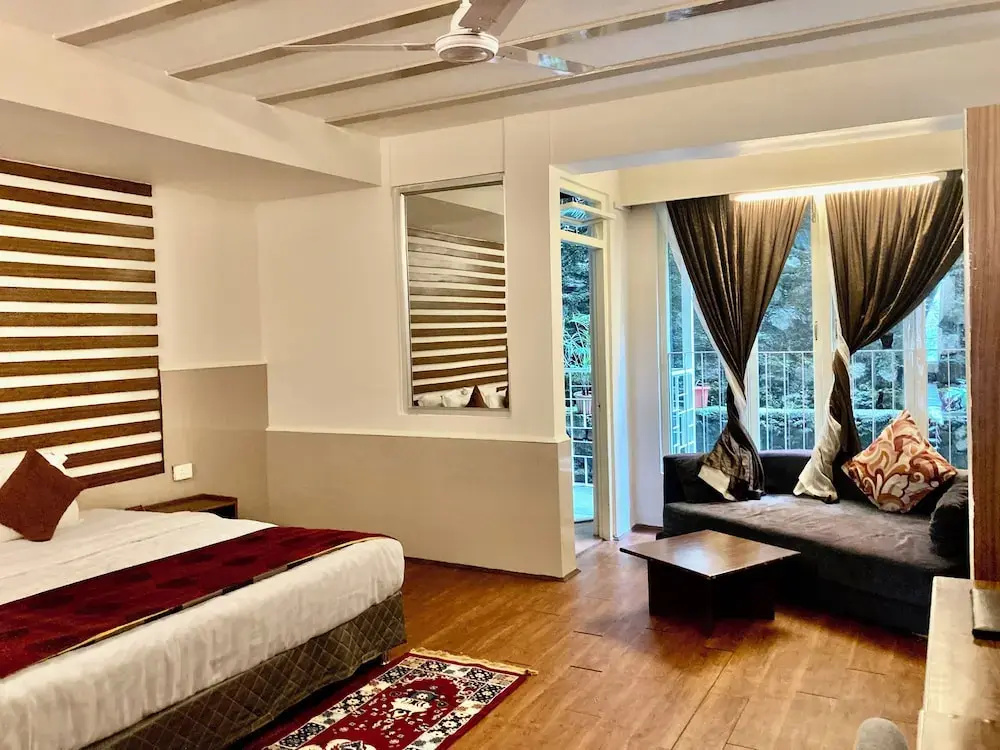 Superior Double room with balcony (full double bed)