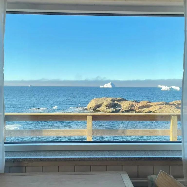 2 Bedrooms Family Cottage with ocean view