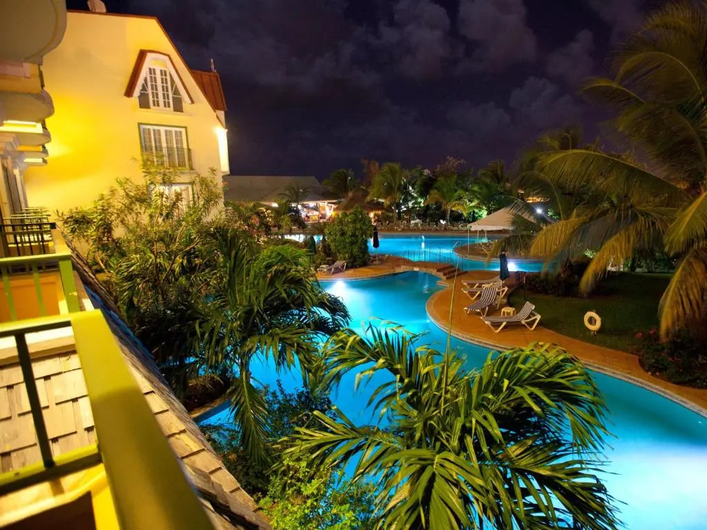 Standard Double room with pool view (full double bed)