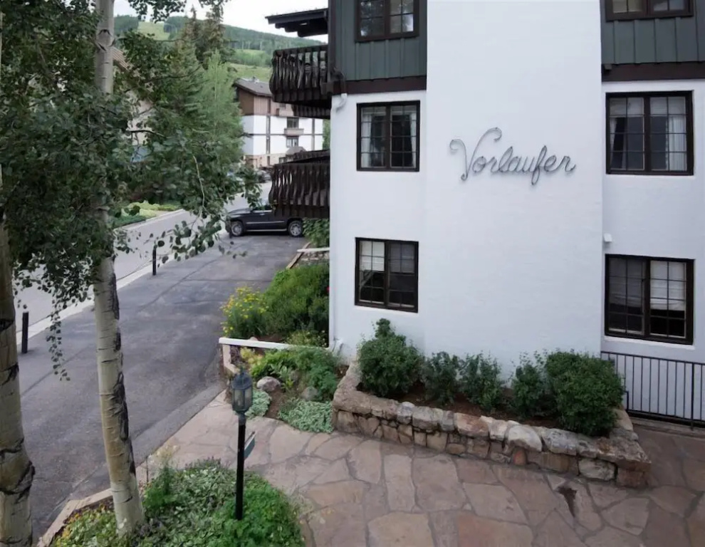 2-385 Gore Creek dr Vorlaufer 201