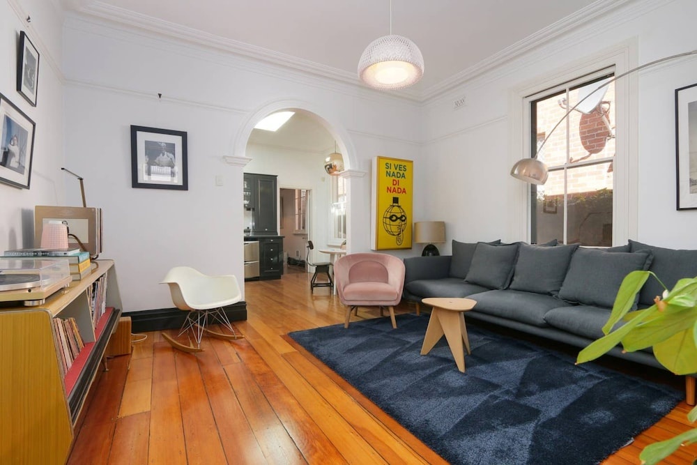 Designer 2 Bedroom House with Garden in Northbridge 2