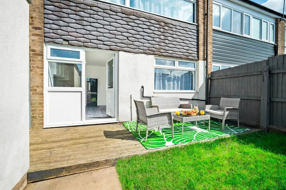 Bright Modern Home Near Birmingham(No Front Desk Please Contact The Property 5 Days In Advance)