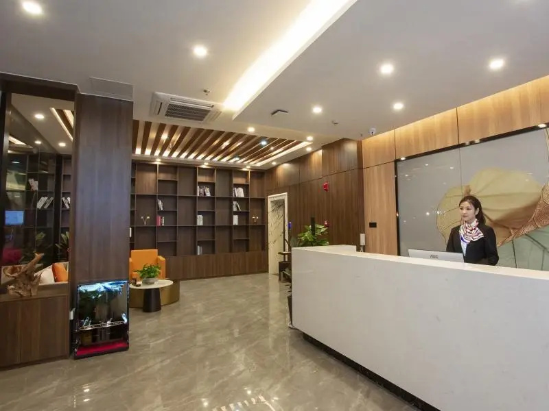 Lobby & Reception