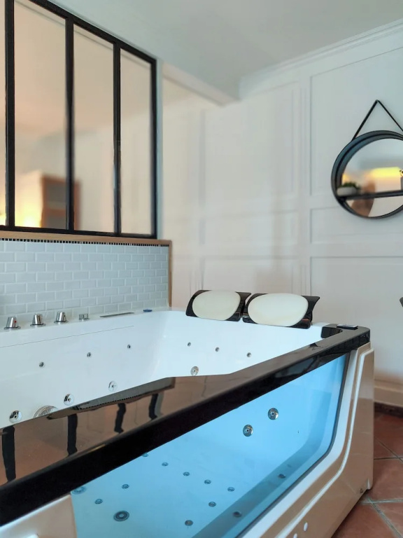 Double Suite (full double bed)