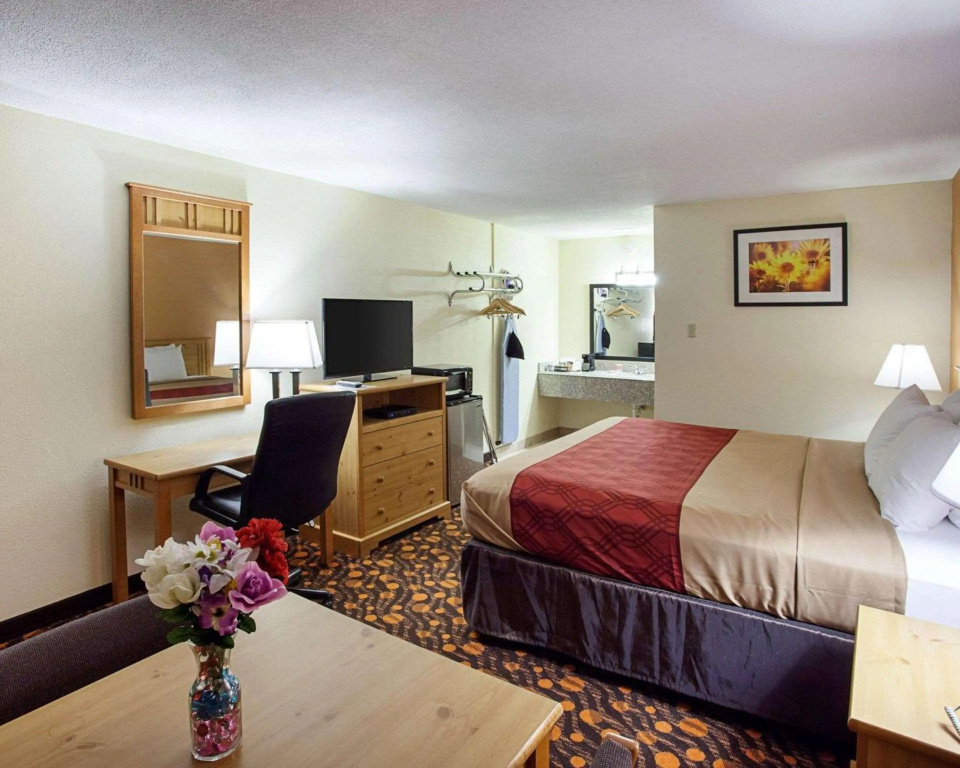 Econo Lodge Phillipsburg — 2