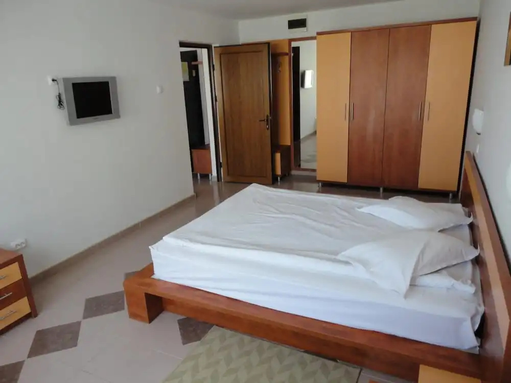 Double Family Apartment (full double bed)