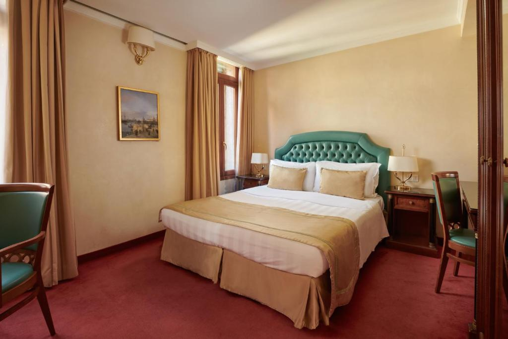 Classic Double room (full double bed)