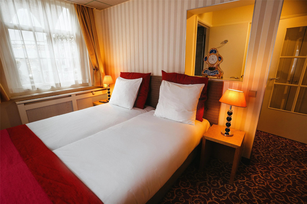 Double Suite (twin beds)