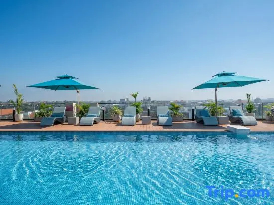 Aster Apartments 334 - 2-storey Flat w Beach Access, Pool, Gym & Sauna in Canggu