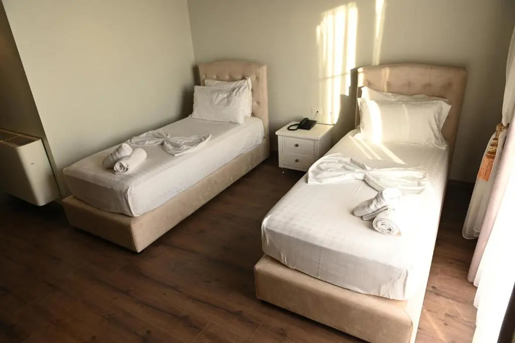 Deluxe Double room (full double bed)