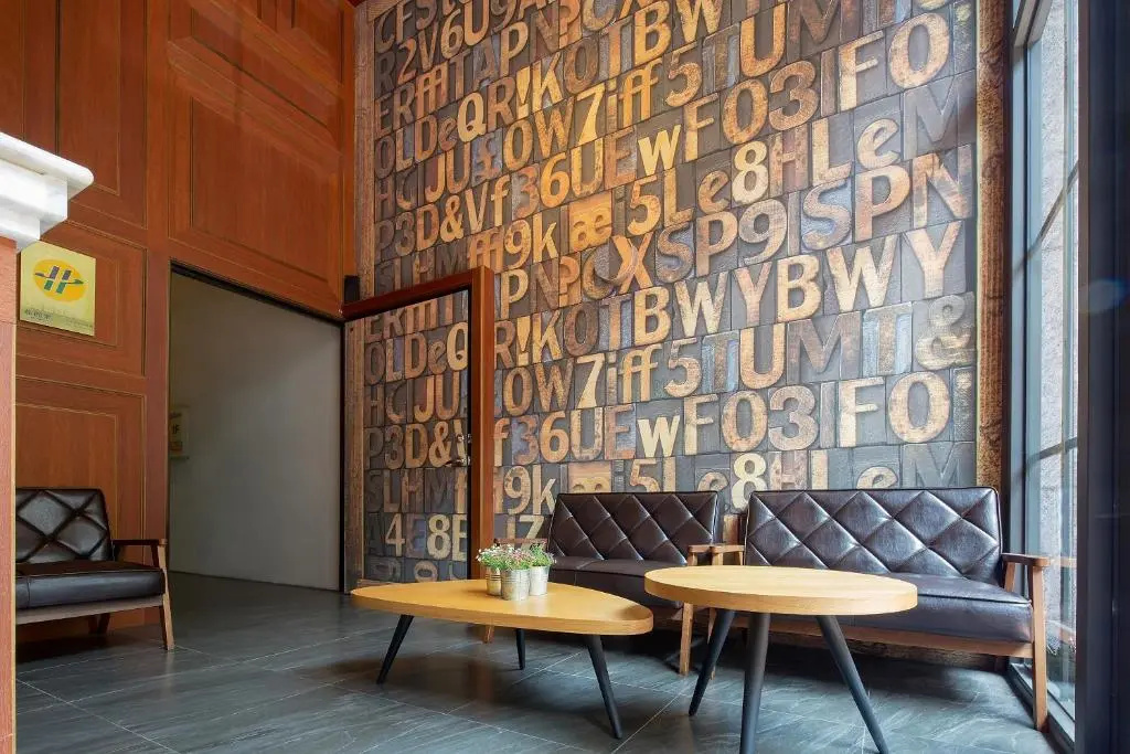 Lobby & Reception