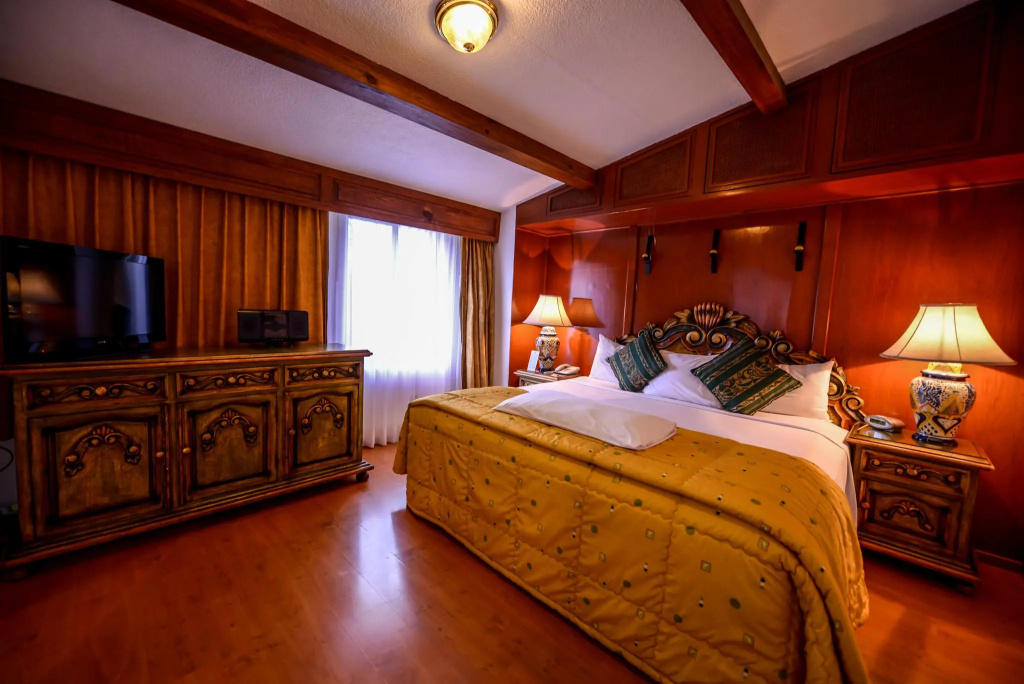 Deluxe Double Suite (full double bed)