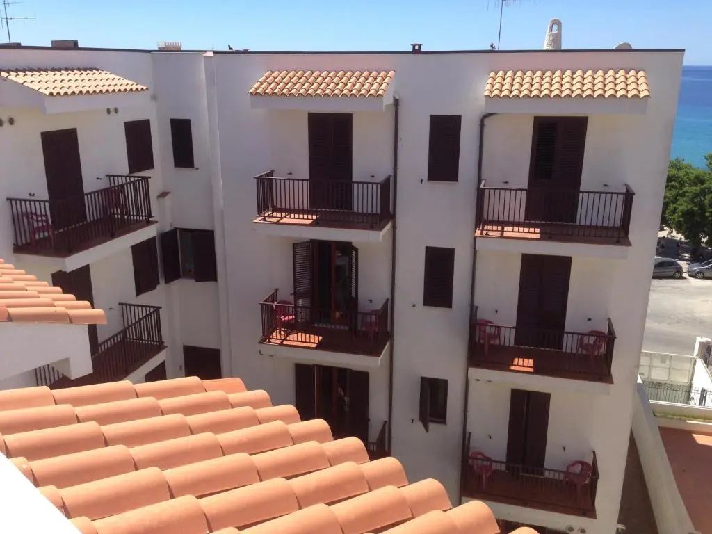 Standard Triple room with garden view