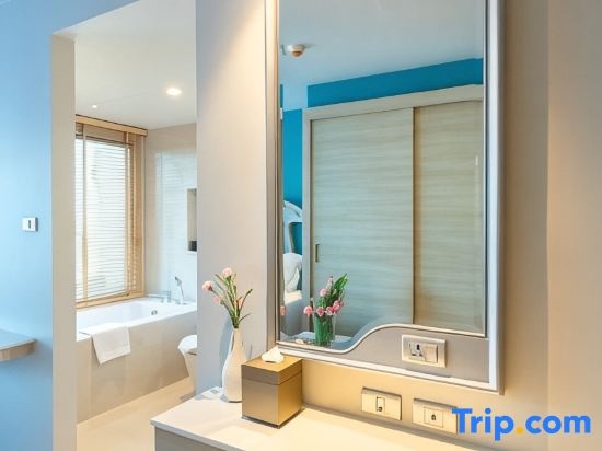 Номер Deluxe с видом на море в Centara Sonrisa Residences & Suites Sriracha