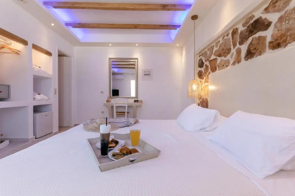 Deluxe Double room (full double bed)