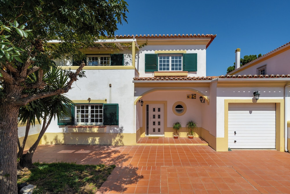 Villa in Azeitao w Pool and Garden