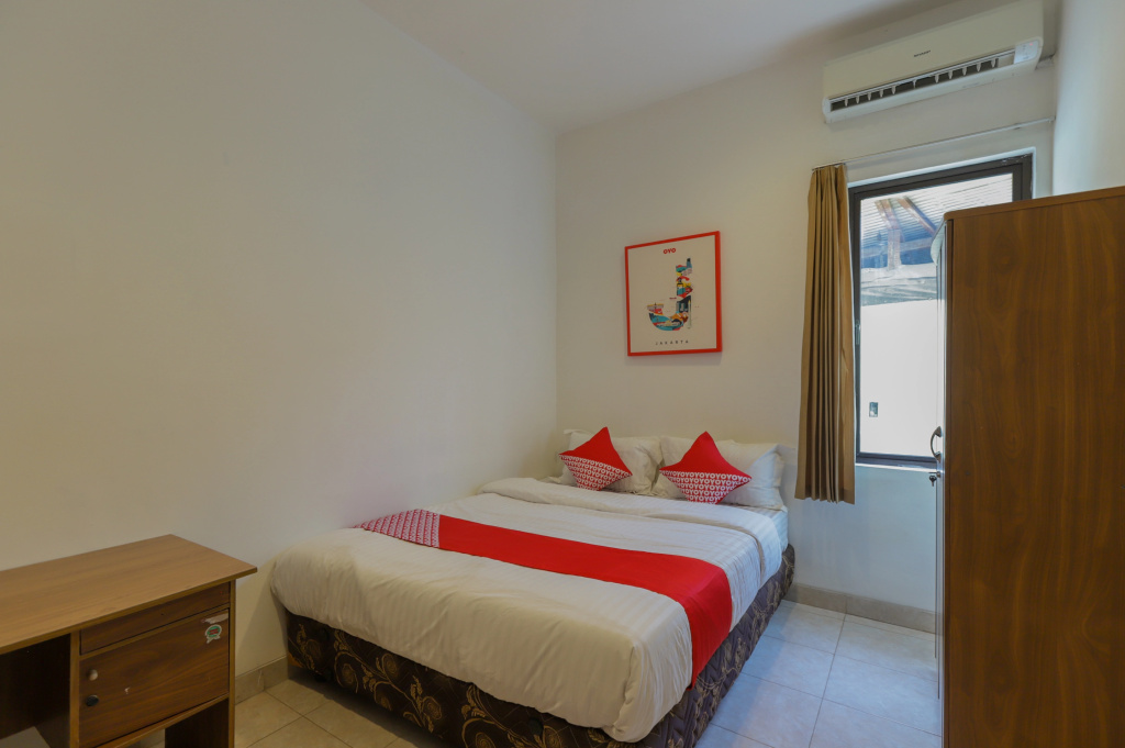 OYO 866 Idola Residence