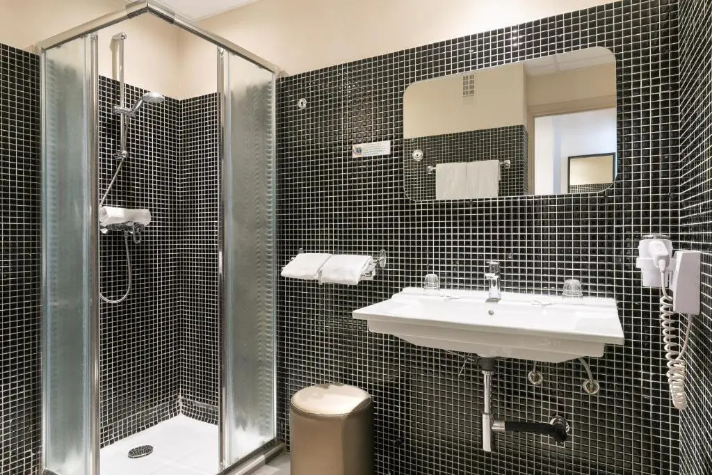 Hôtel Locarno Nice - Chambres