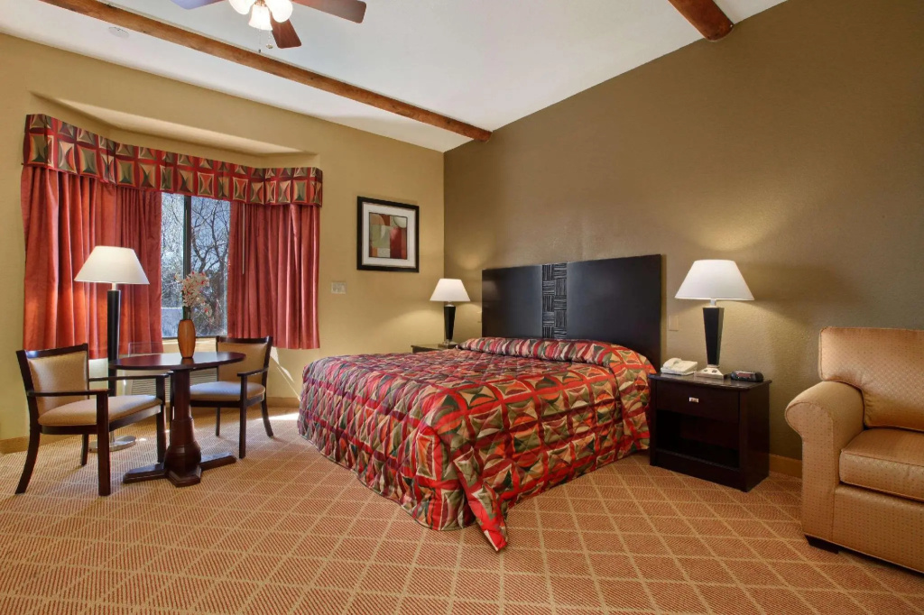 Double Suite (full double bed)