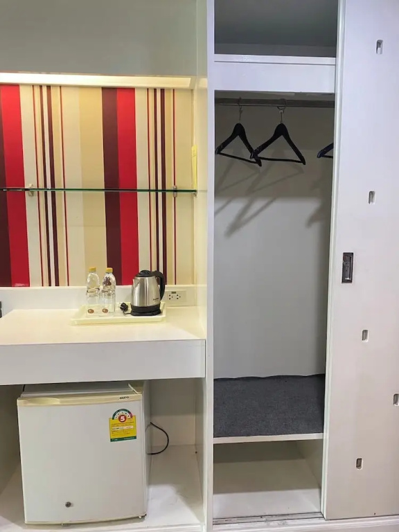 Thamrongin Hotel - Chambres